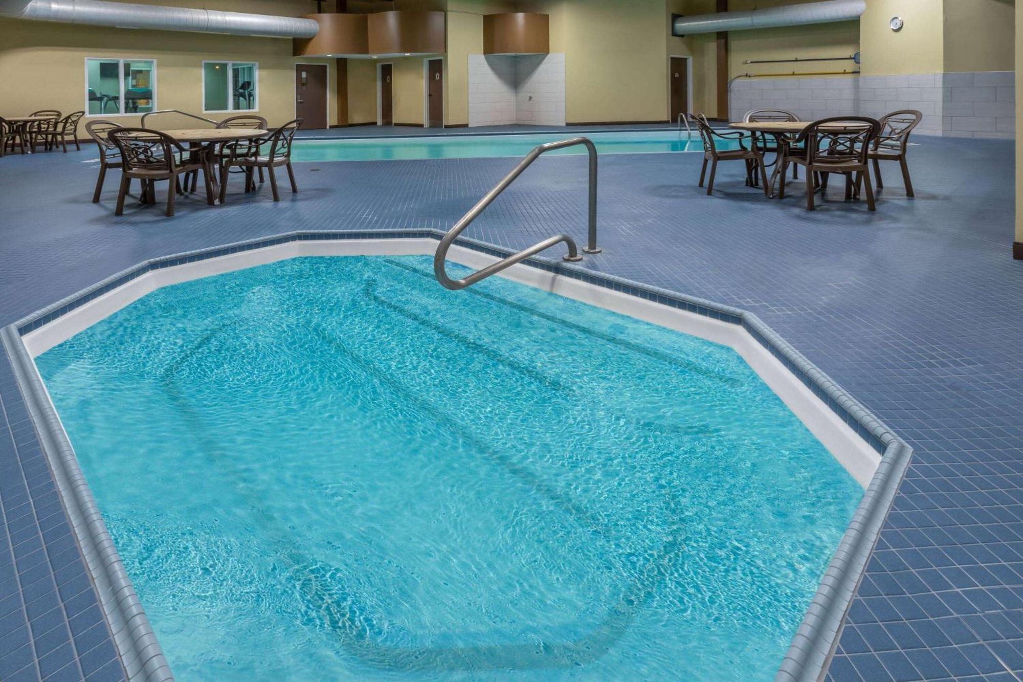 Microtel Inn & Suites By Wyndham - Timmins Exterior foto